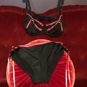 Victorias Secret NWOT set Sexy little things Medium bra and M/L panties